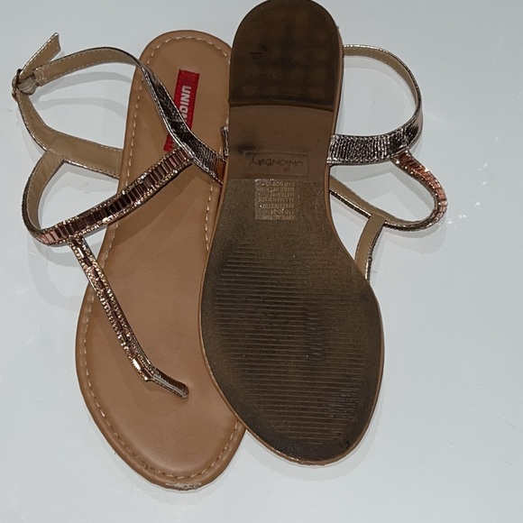 UnionBay Rose Gold Flat Sandal Size 10 - Picture 5 of 5